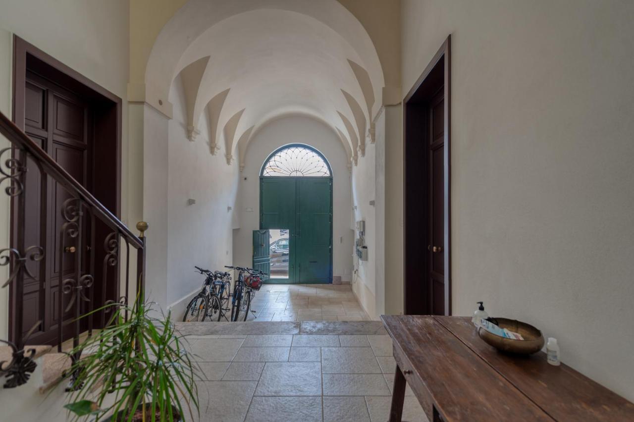 Carlo V - Con Piscina E Giardino Privati Apartment Lecce Luaran gambar