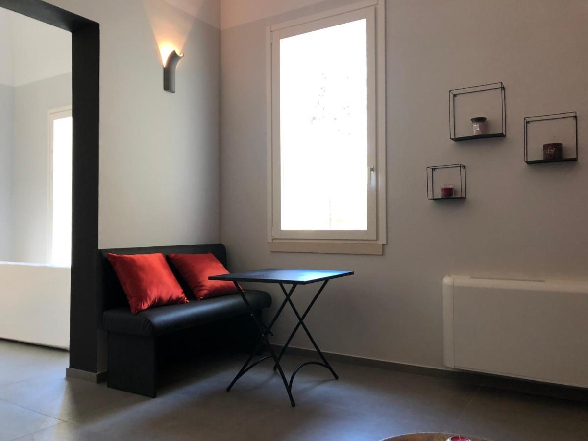 Carlo V - Con Piscina E Giardino Privati Apartment Lecce Luaran gambar
