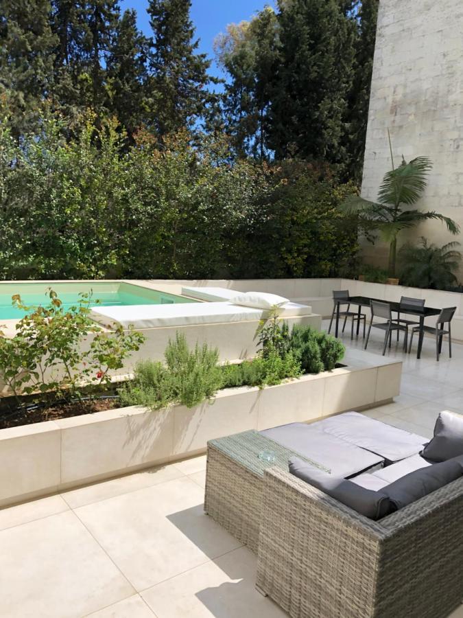 Carlo V - Con Piscina E Giardino Privati Apartment Lecce Luaran gambar